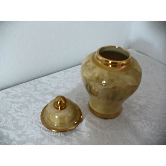 Gold on gold covered glass container  7"at the widest part and 4 inches tall - Picture 2 of 4